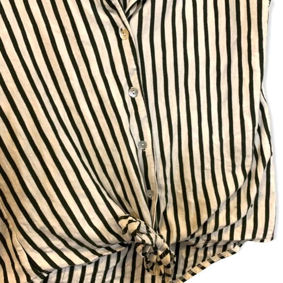 Kim & Cami Green and White Stiped Collar Button Up Tank Small - Picture 4 of 12